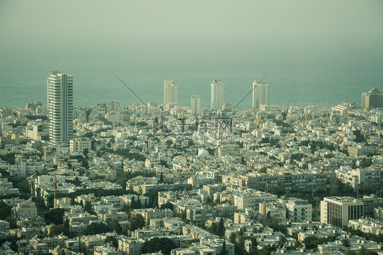 以色列特拉维夫市在雾霾天的鸟瞰