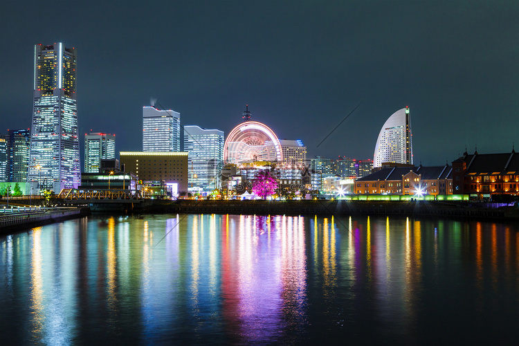 日本横滨市在晚上