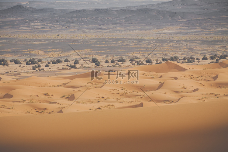 摩洛哥撒哈拉沙漠中的沙丘