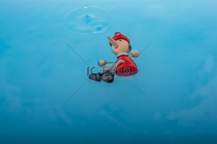 水中的木偶皮诺曹