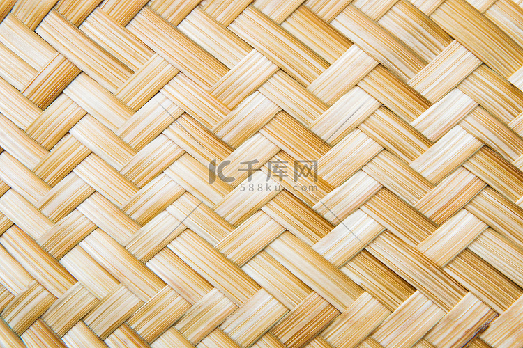 由竹编织而成的条纹。