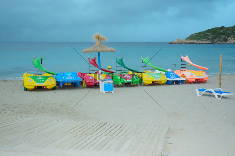Sant Elm 带玩具水上车的海滩