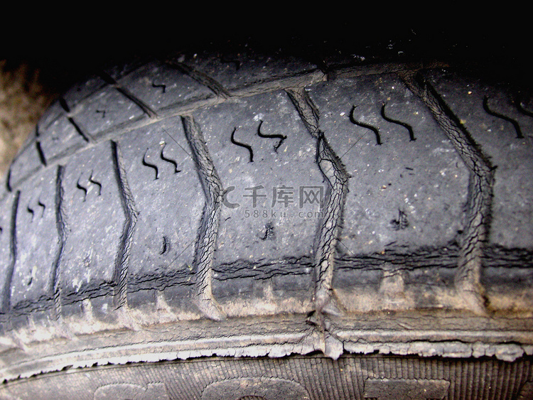 磨损的轮胎