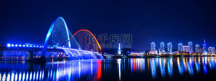 韩国世博桥彩虹喷泉表演。