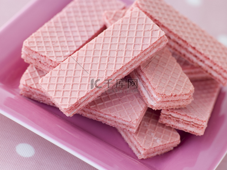 粉红威化饼干