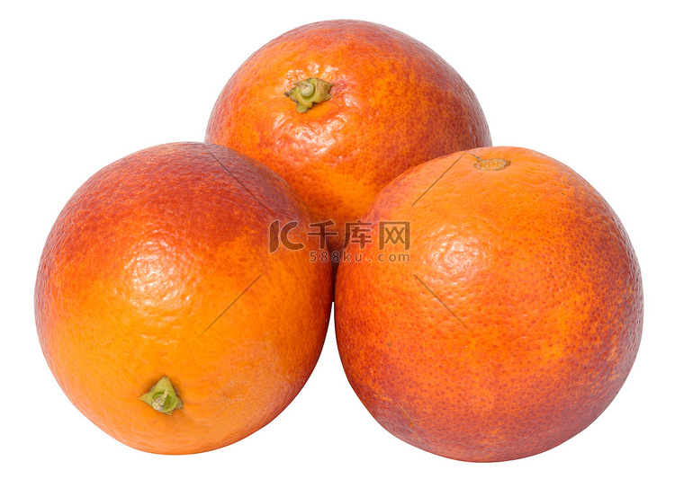 白色孤立背景中的三个成熟的红橙