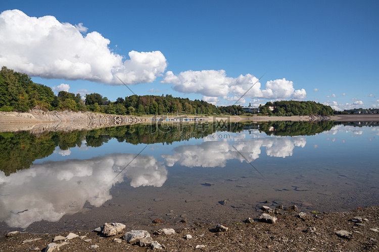 Henne 湖，梅舍德，Sauerland，德国