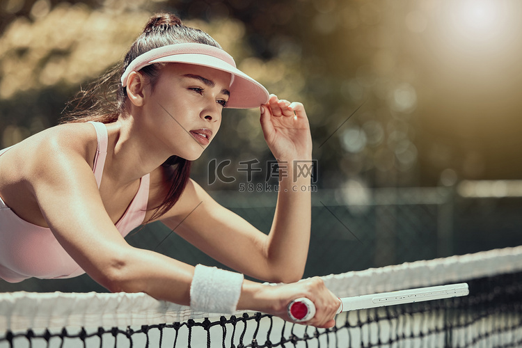 女子、网球运动员和疲惫的网球运