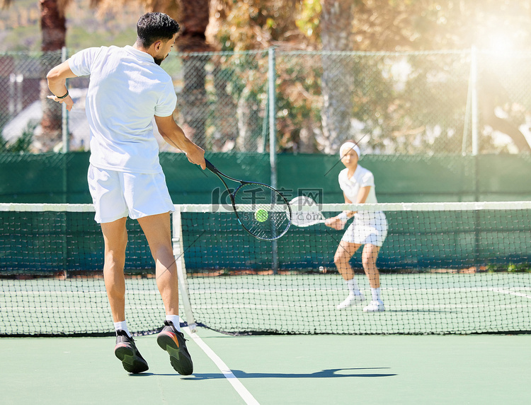 网球比赛、团队运动和医疗动机训