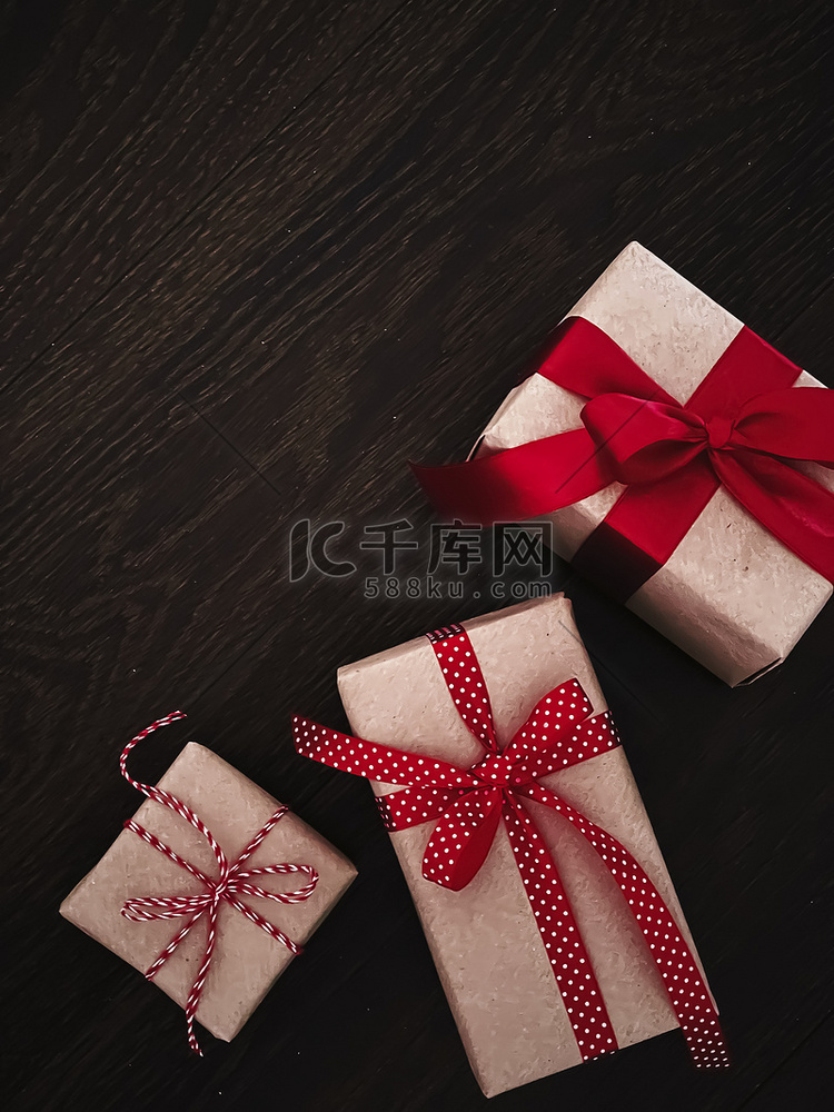 圣诞礼物和传统节日礼物，木制背