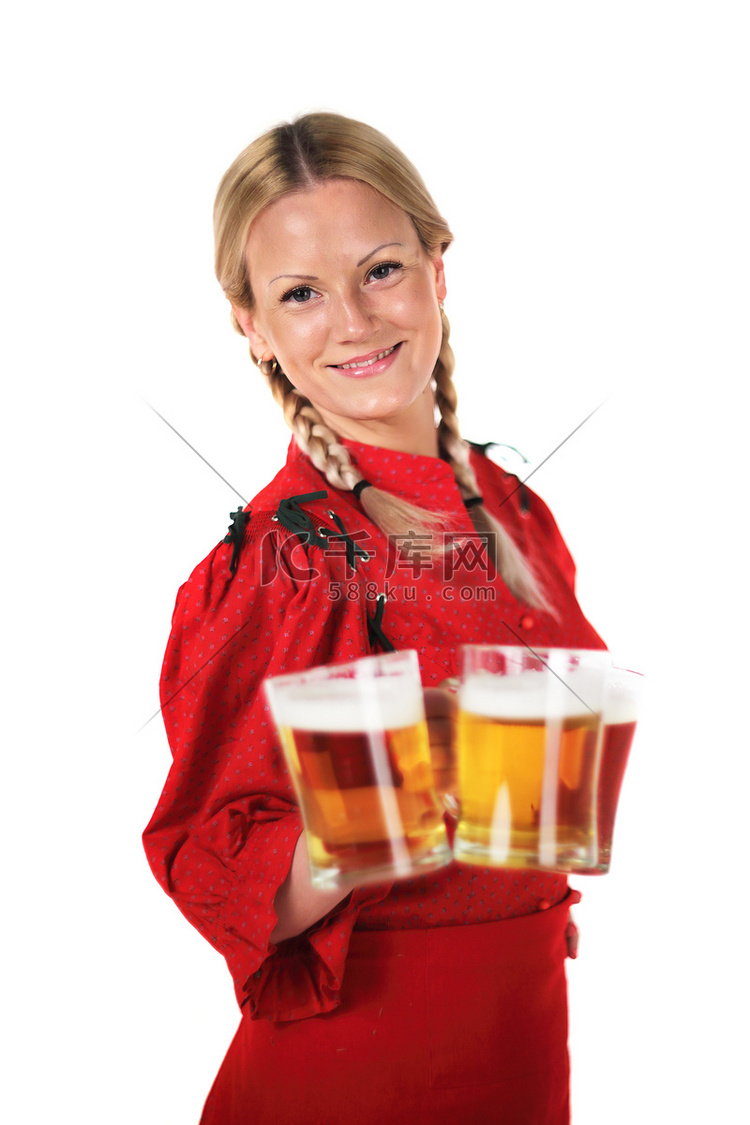 拿着啤酒的慕尼黑啤酒节女人
