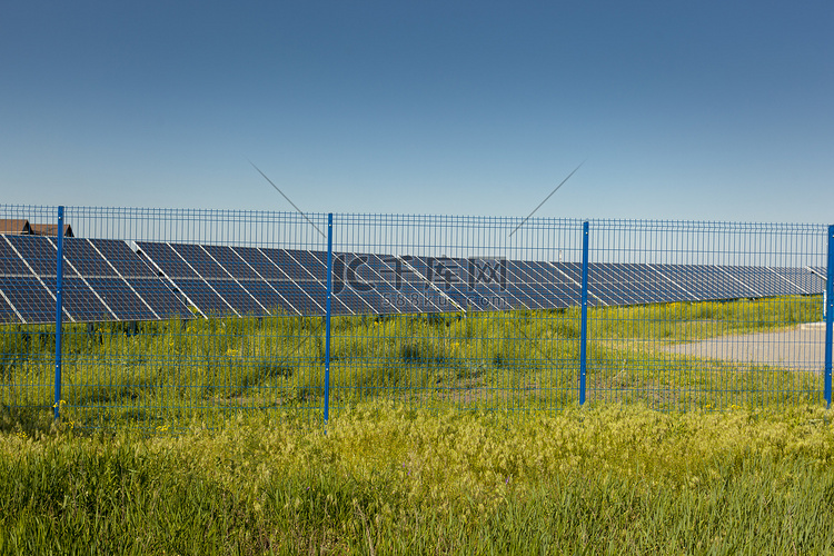 草地光伏外的太阳能电池板