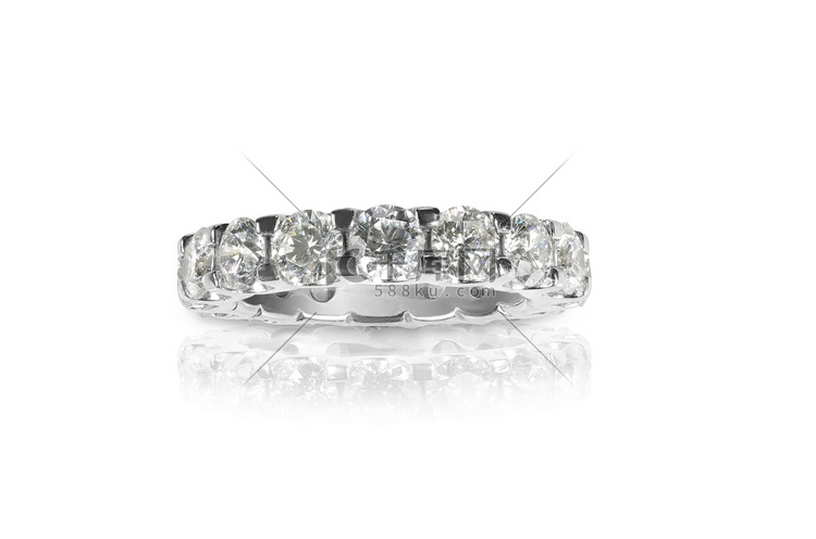 美丽的钻石结婚周年戒指