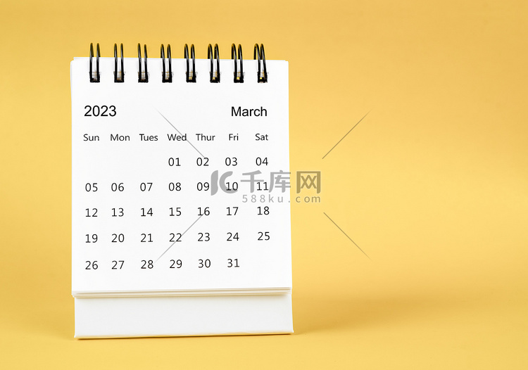 黄色背景的 2023 年 3 月台历。