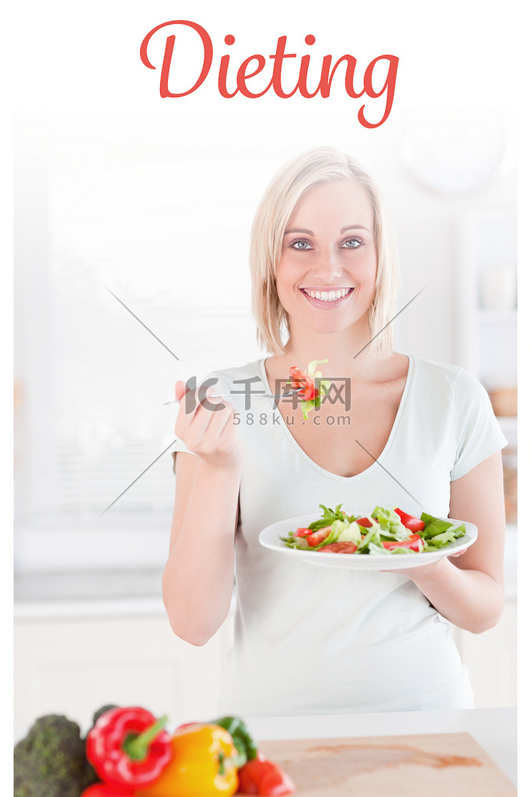 节食反对女人吃沙拉