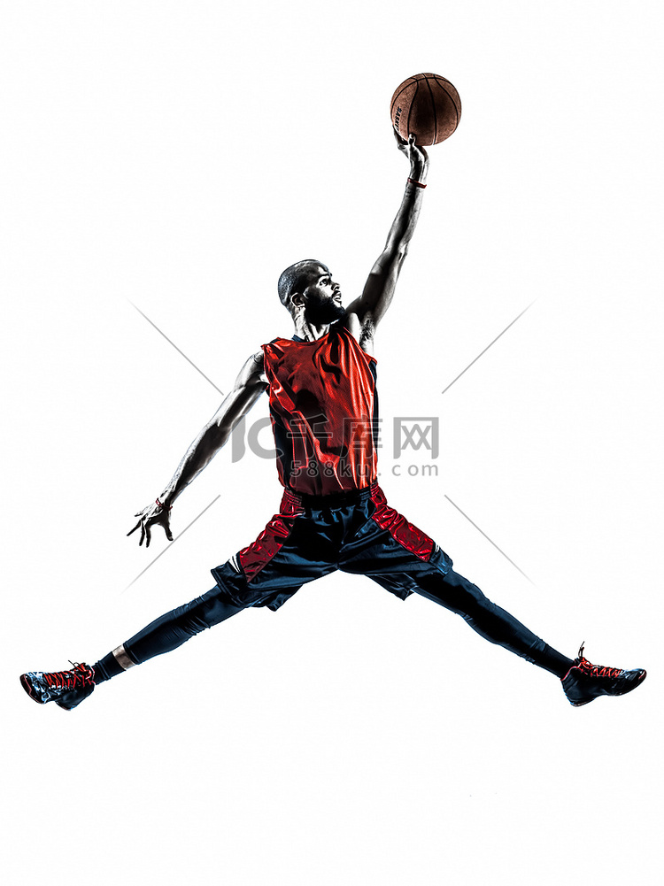 非洲男子篮球运动员跳跃扣篮剪影