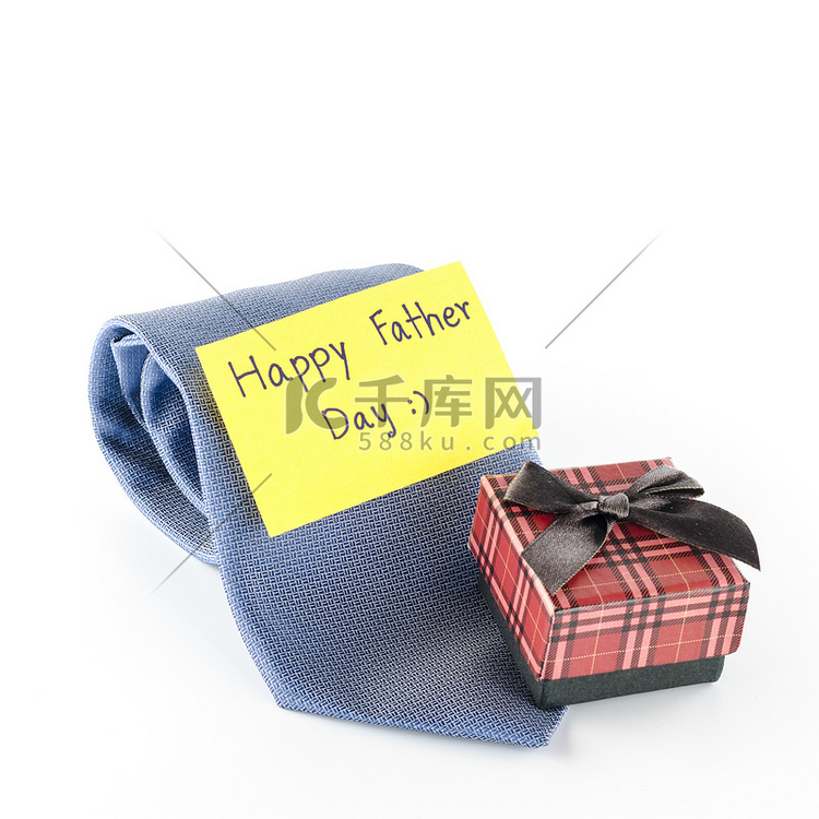 带卡片标签的领带和礼盒写父亲节