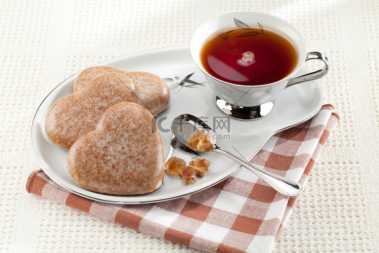 饼干心，红糖，勺子，红茶，桌布