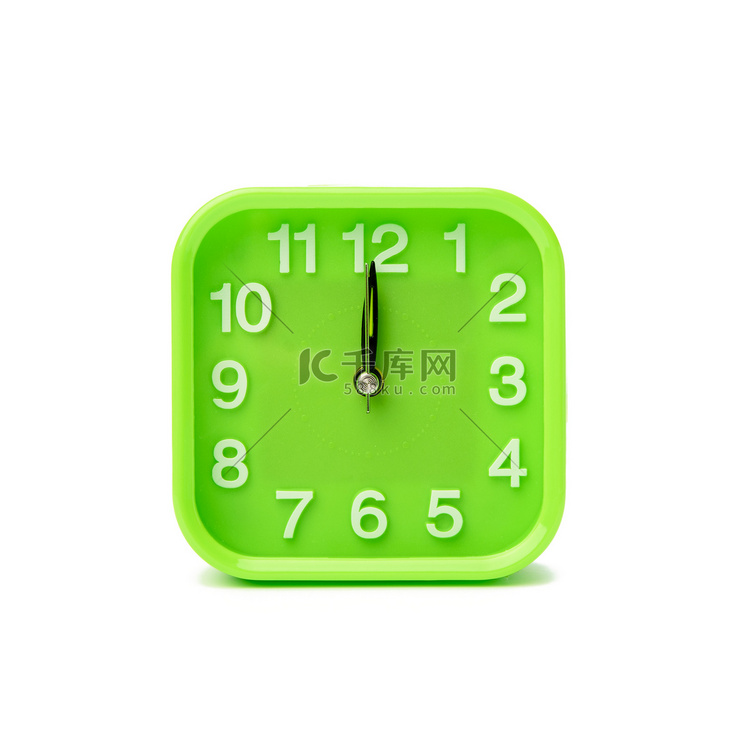 方形绿色时钟，白色数字隔离在白