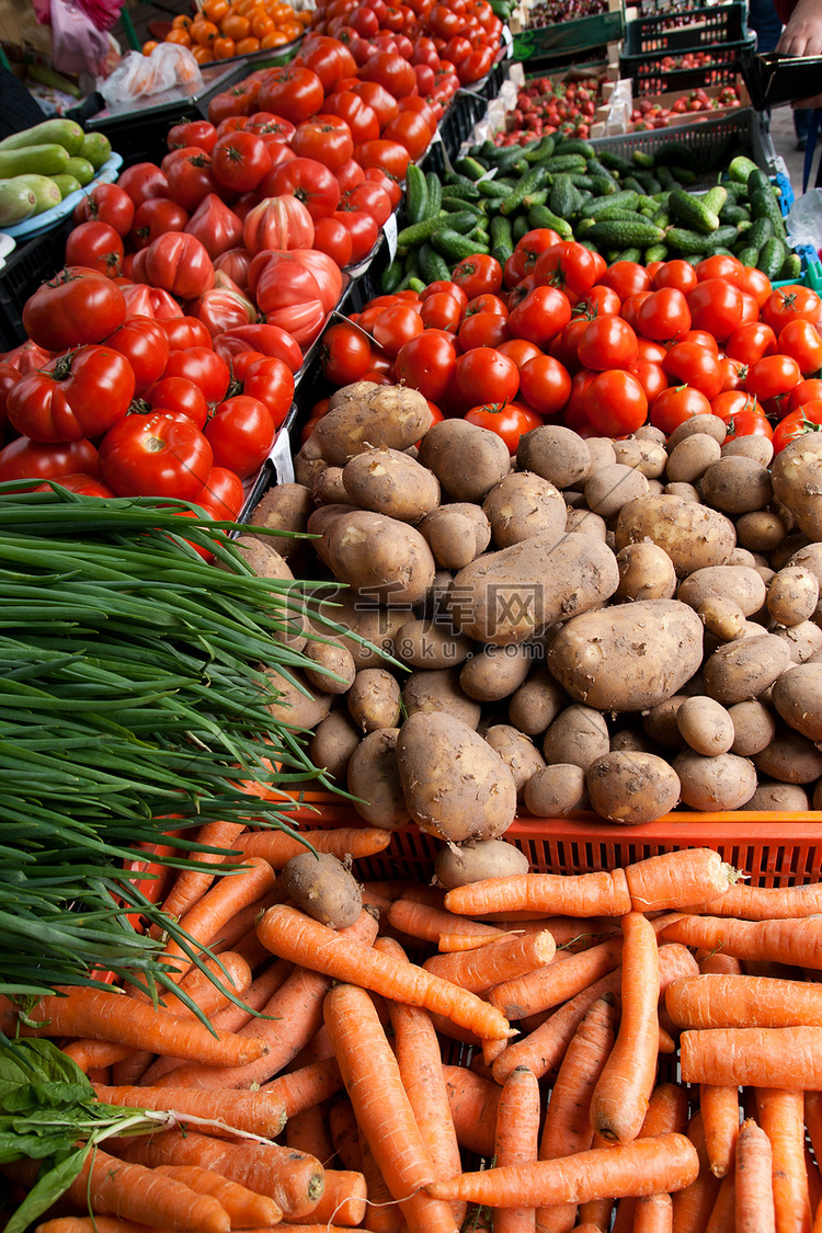 水果和蔬菜在市场上