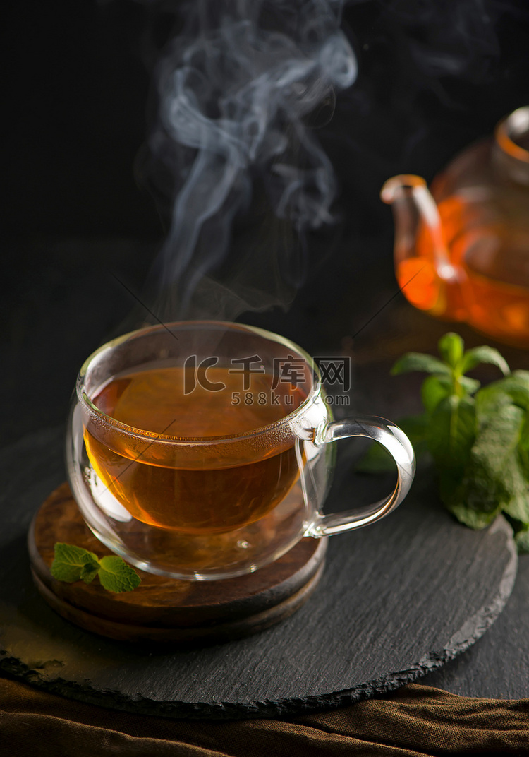 茶的概念，木背景中茶壶，茶道，