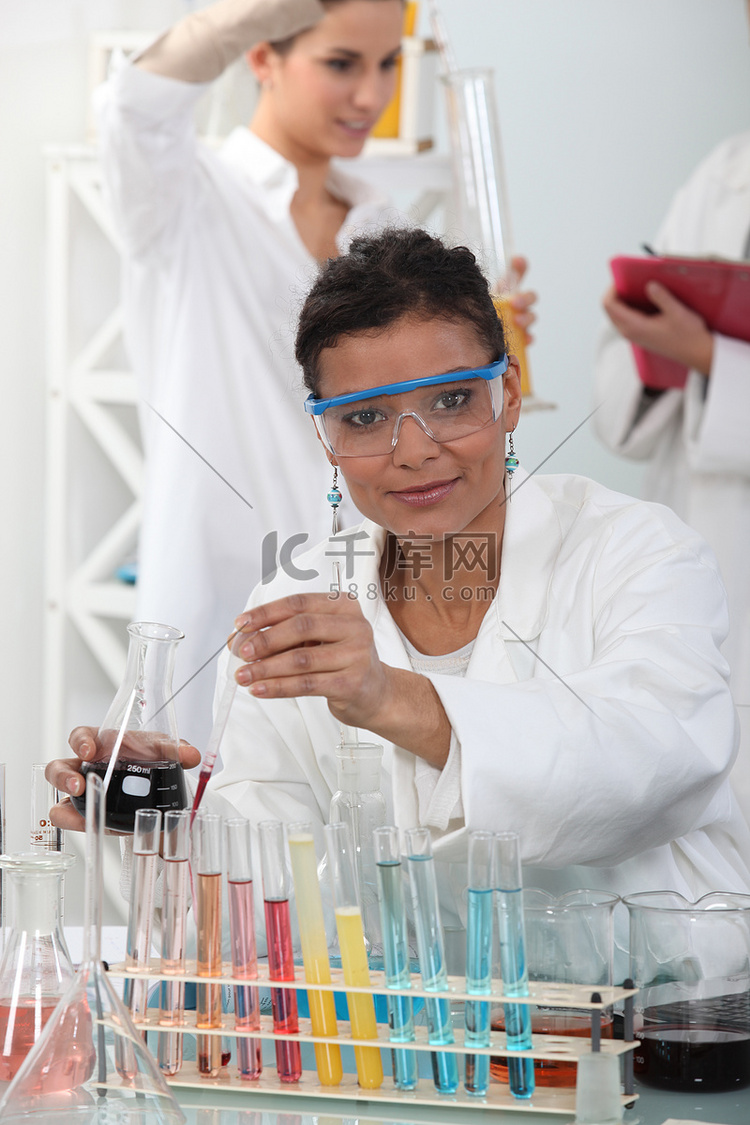 实验室科学中的女人