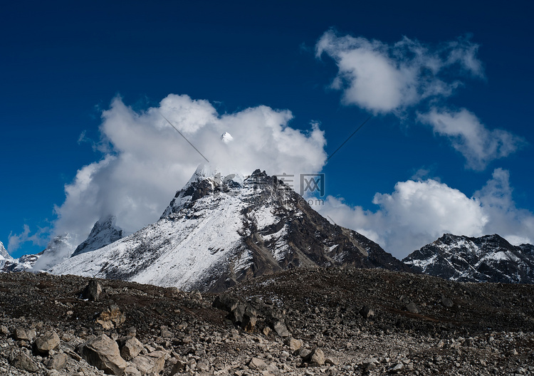 在尼泊尔远足：Gokyo 附近的山脉