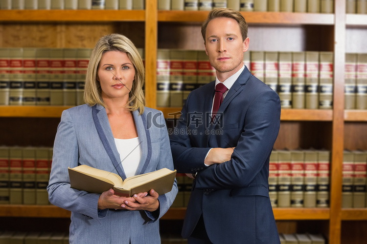 法律图书馆的律师团队