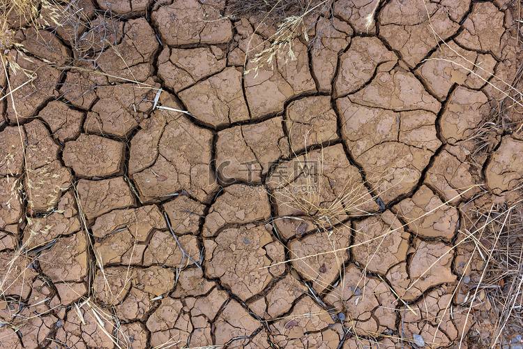 西班牙南部干旱、开裂和干燥的地