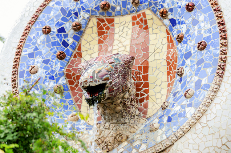 西班牙巴塞罗那奎尔公园的陶瓷艺