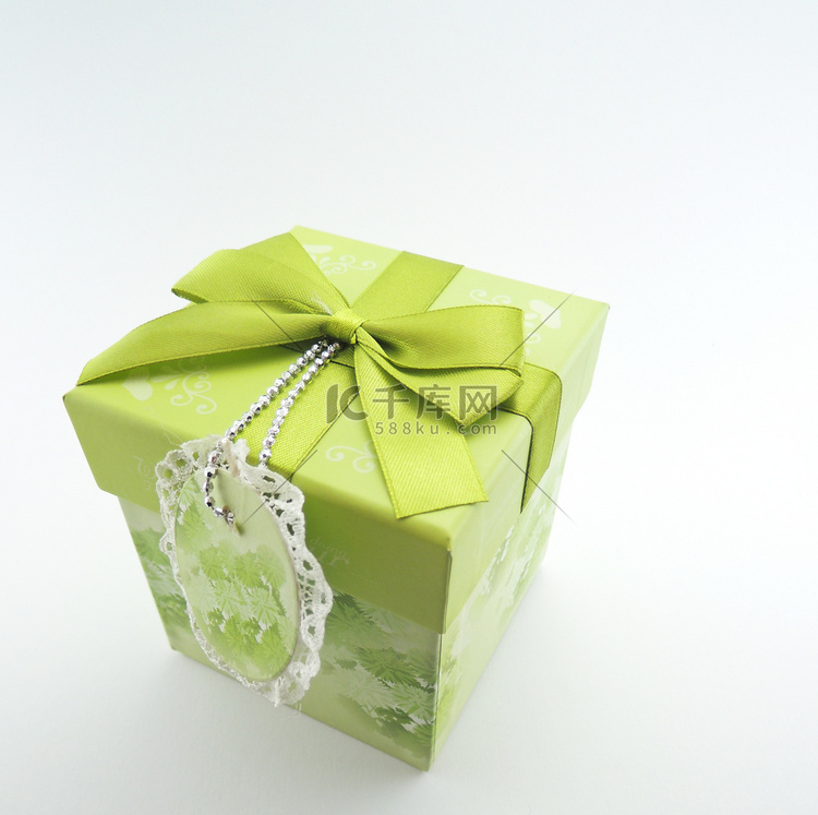 礼物的绿色箱子