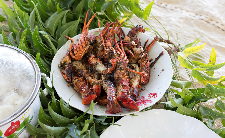 红龙虾，海滩午餐