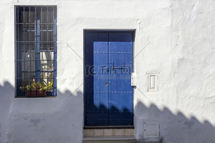 安达卢斯古老传统房屋的古董窗和