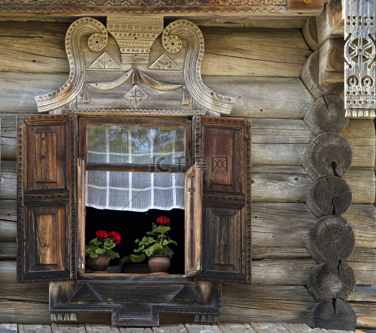 农村旧木屋的窗户