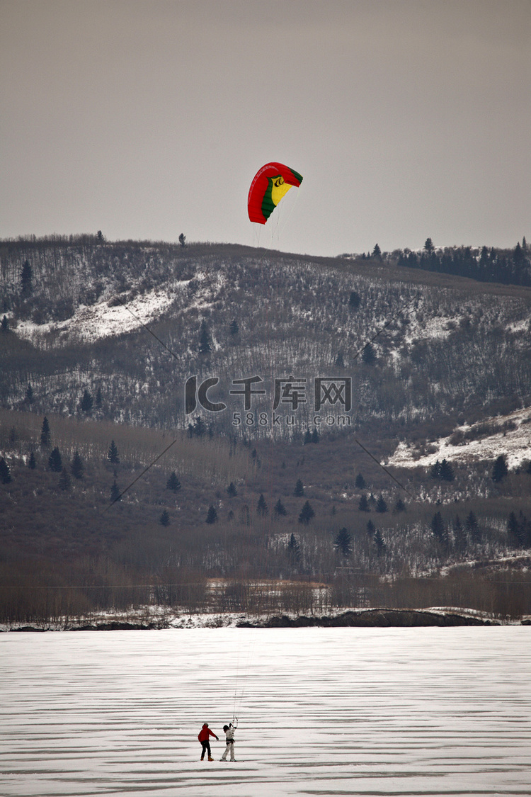 艾伯塔省的降落伞滑冰