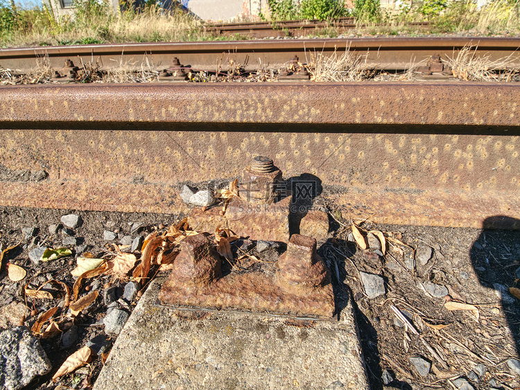 生锈的螺丝和螺母细节在老铁路的