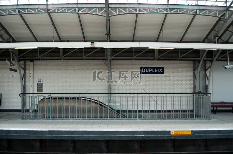 巴黎大都会车站（Dupleix）