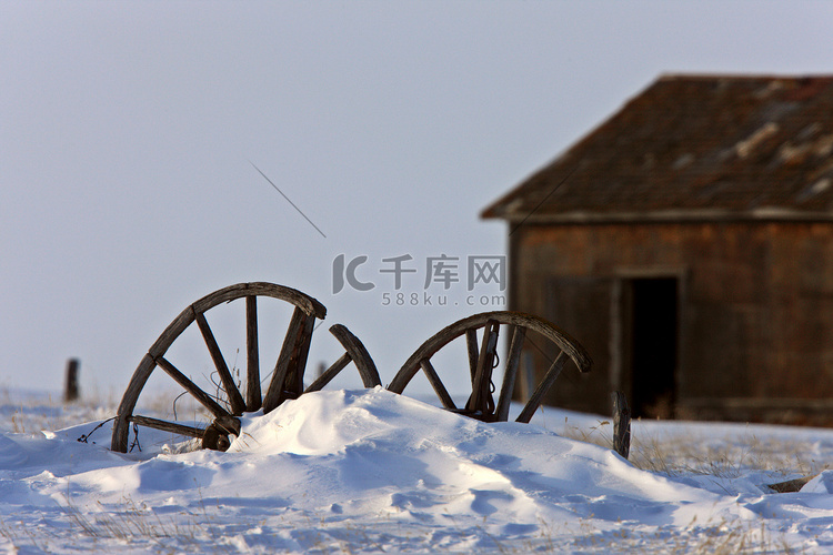 马车车轮在冬季萨斯喀彻温省