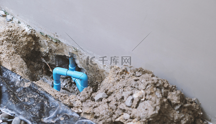 修理房子地下漏水的水管