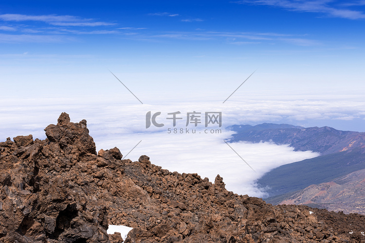 在泰内里费云层之上的泰德火山顶