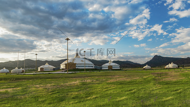 内蒙古草原蒙古包夏季