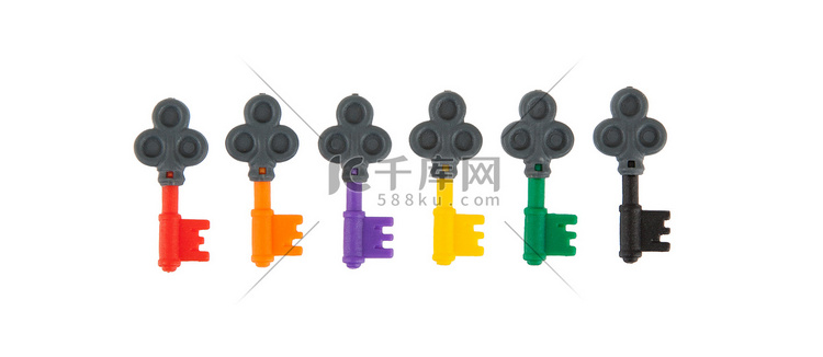 六个小钥匙，每个都有不同的颜色
