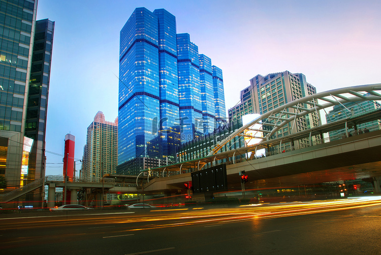 重要的曼谷现代建筑美丽的灯光昏