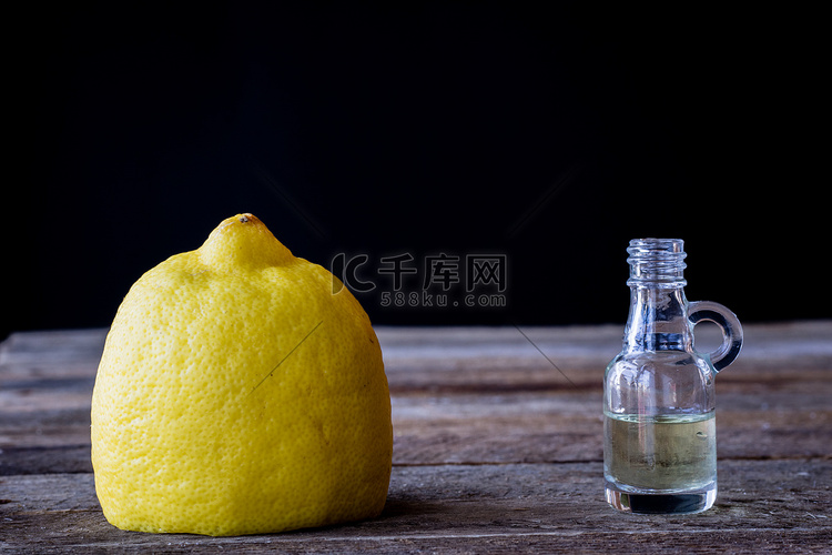 装水果和蔬菜的油瓶