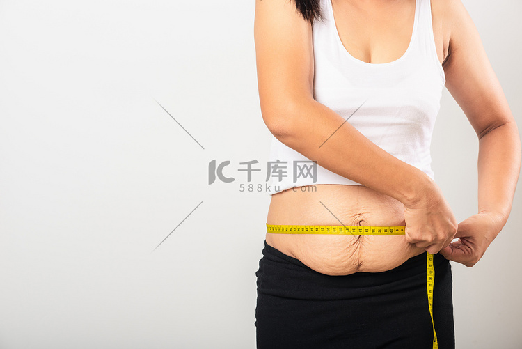 女人用节产后疤痕测量腰部妊娠纹