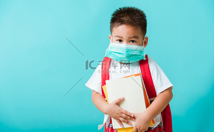 儿童男孩幼儿园戴面罩防护和书包