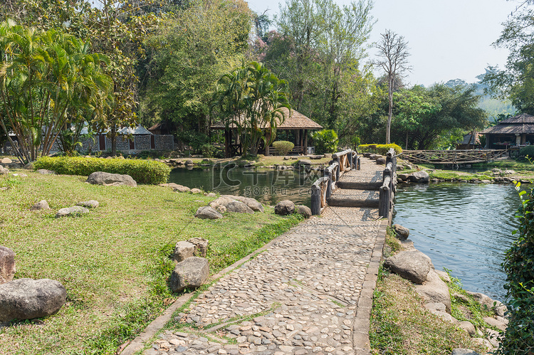 泰国南邦府 Chaeson 温泉池景观。