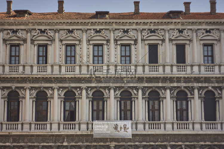 一座宫殿的门面在威尼斯