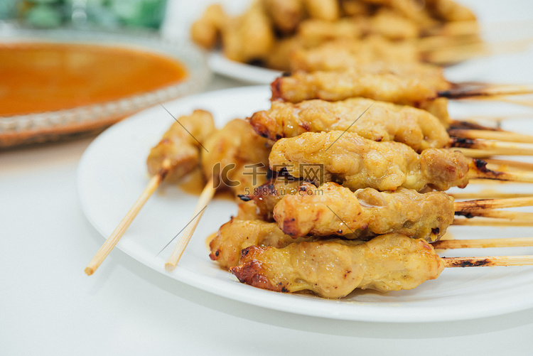 街头食品市场花生酱猪肉沙爹