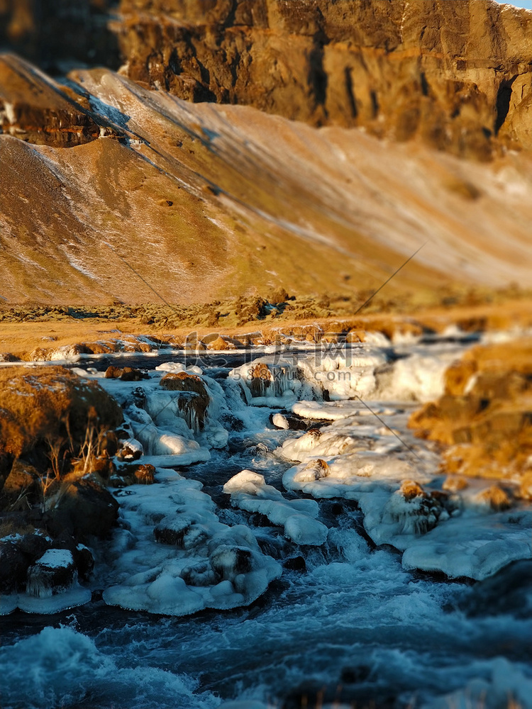 冰岛冬季令人叹为观止的山地景观